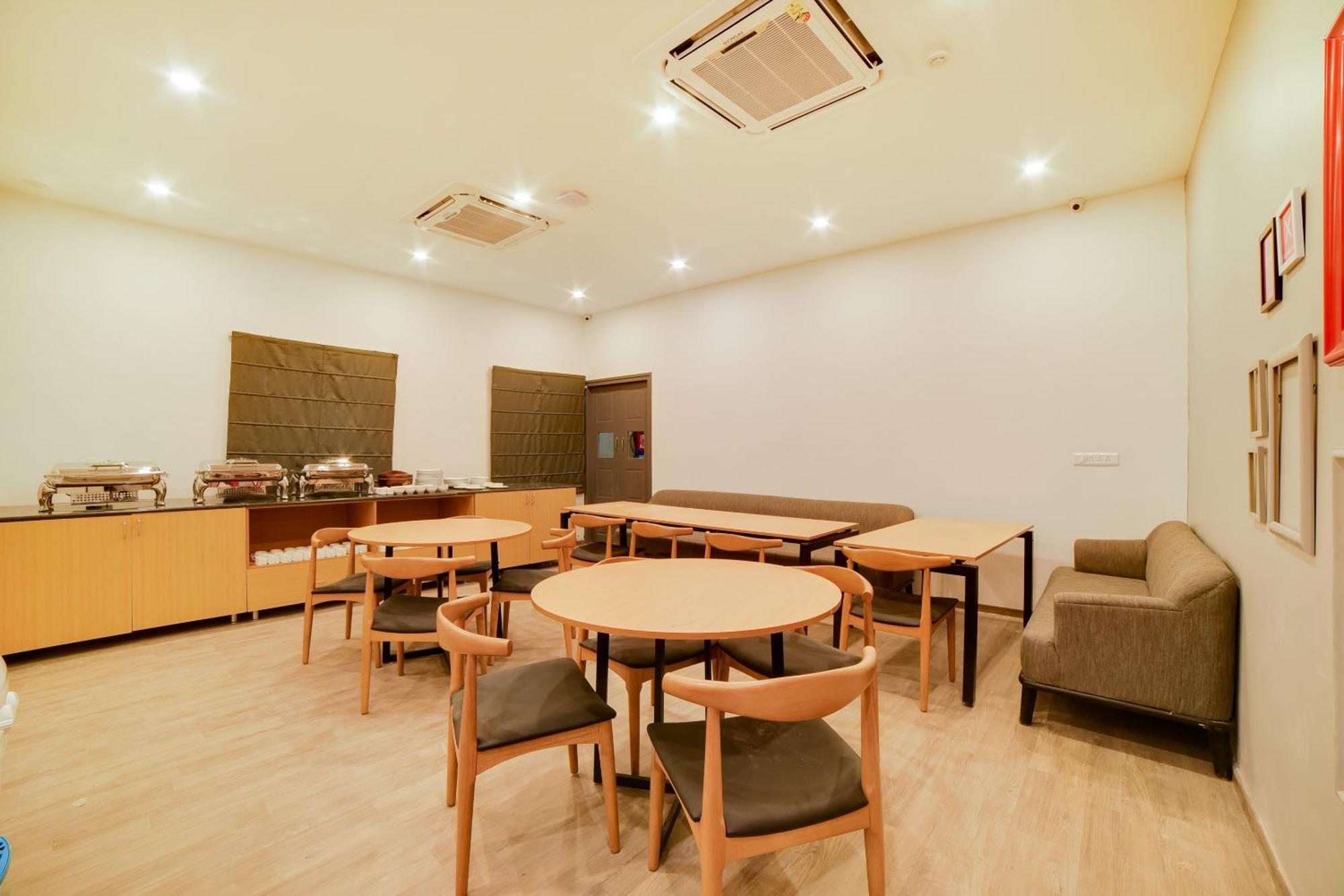 Super Townhouse Hosur Main Road Bommanahalli Near Gopalan Innovation Mall Bangalore Exterior photo