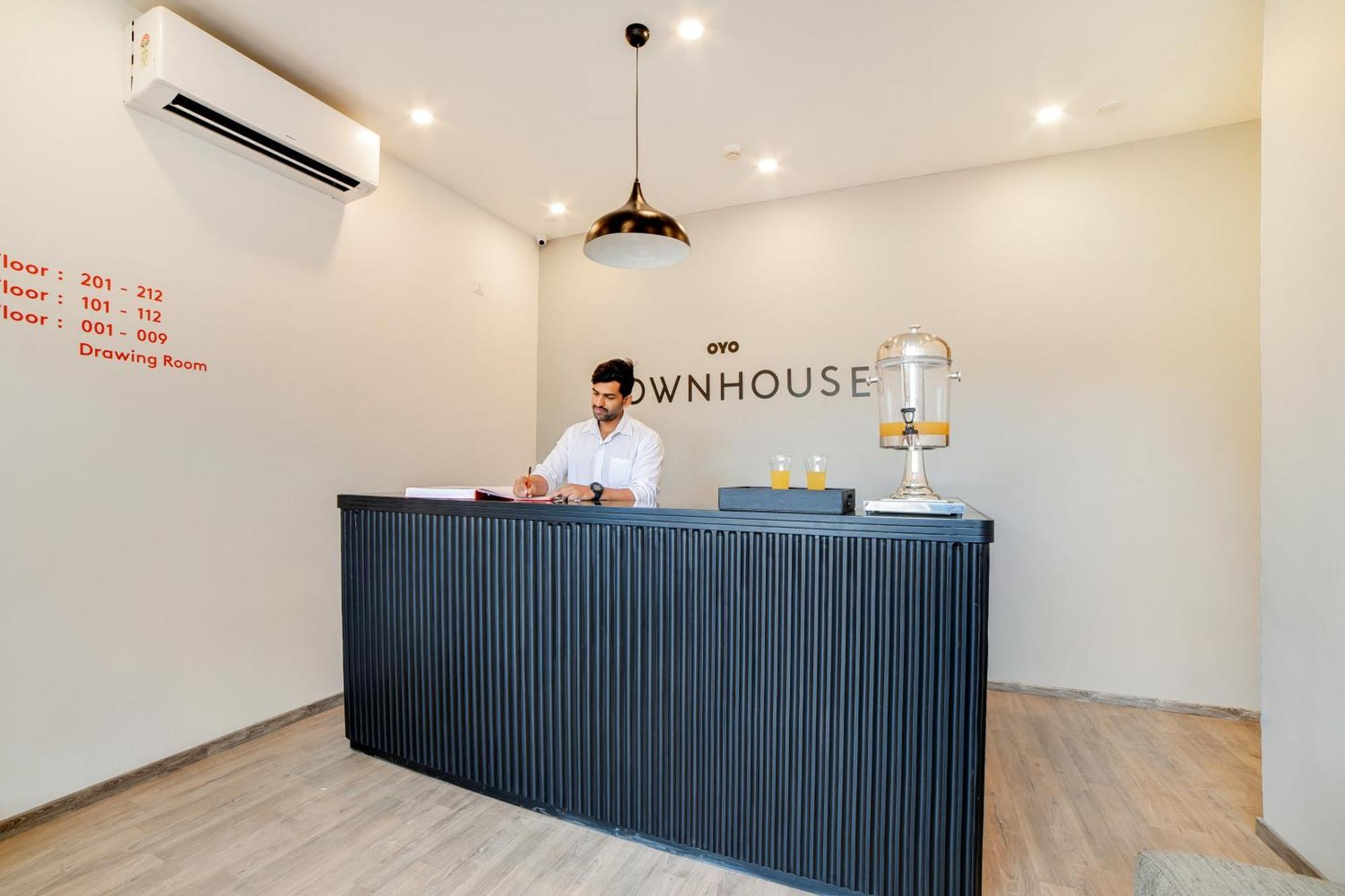 Super Townhouse Hosur Main Road Bommanahalli Near Gopalan Innovation Mall Bangalore Exterior photo