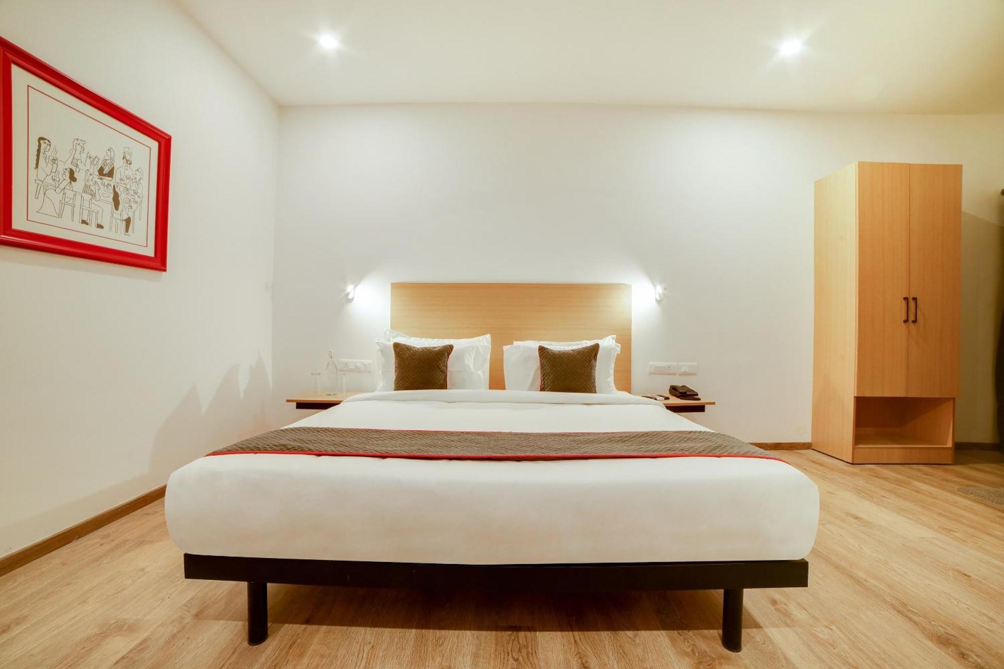 Super Townhouse Hosur Main Road Bommanahalli Near Gopalan Innovation Mall Bangalore Exterior photo