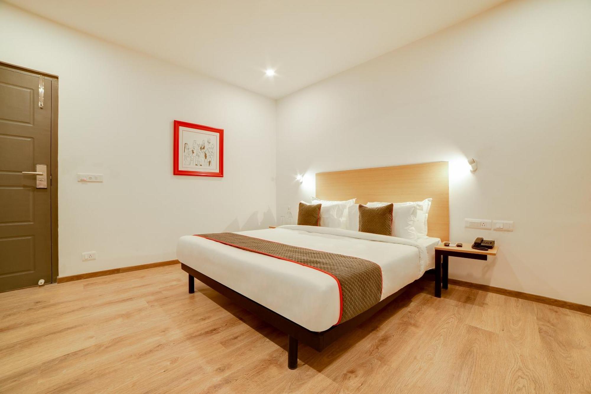 Super Townhouse Hosur Main Road Bommanahalli Near Gopalan Innovation Mall Bangalore Exterior photo