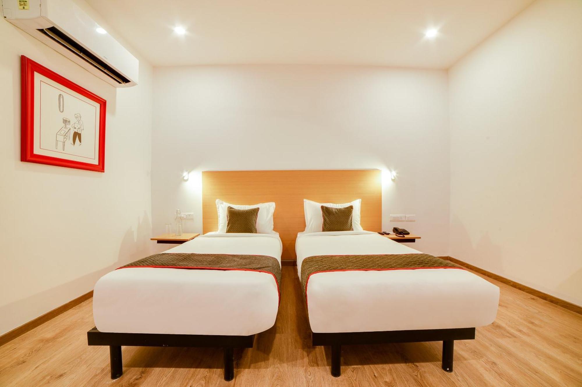 Super Townhouse Hosur Main Road Bommanahalli Near Gopalan Innovation Mall Bangalore Exterior photo