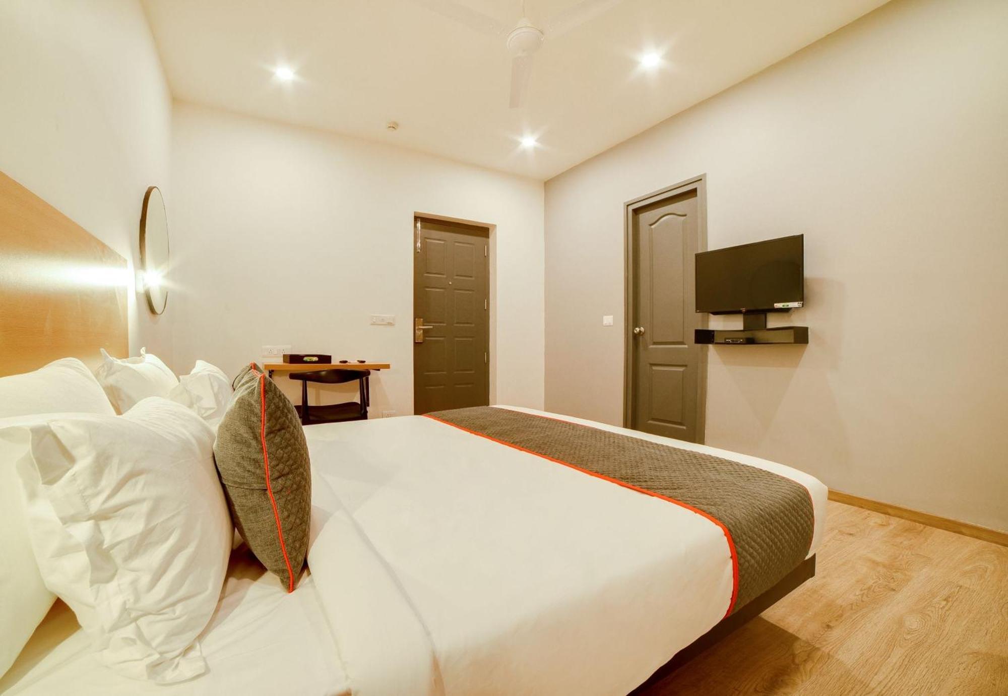 Super Townhouse Hosur Main Road Bommanahalli Near Gopalan Innovation Mall Bangalore Exterior photo