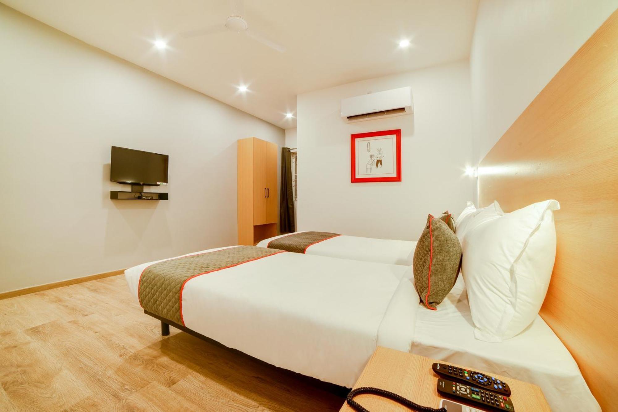 Super Townhouse Hosur Main Road Bommanahalli Near Gopalan Innovation Mall Bangalore Exterior photo