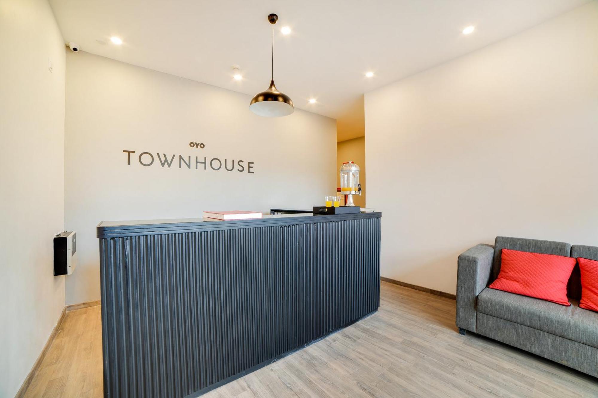 Super Townhouse Hosur Main Road Bommanahalli Near Gopalan Innovation Mall Bangalore Exterior photo